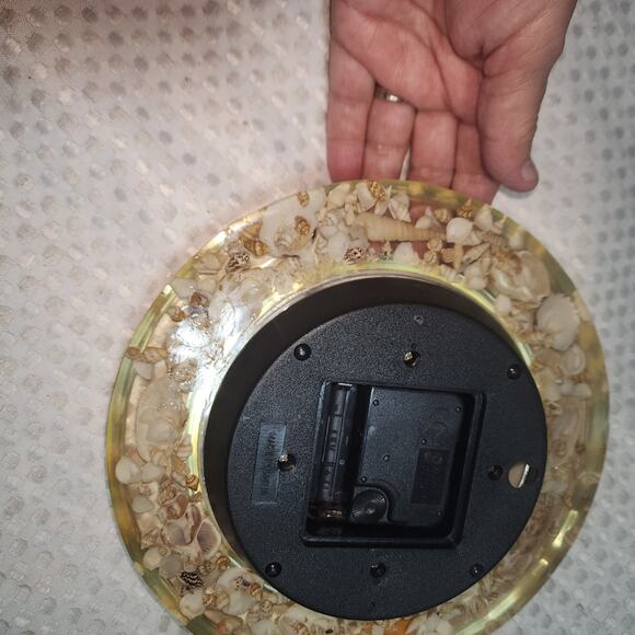 SANDS OF TIME 8" ACRYLIC LUCITE SEA SHELLS BEACH TIME WALL CLOCK BATTERY - Picture 8 of 8